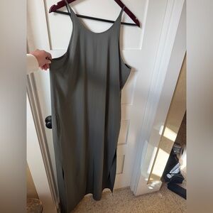 Athleta Hayes Pleated Maxi Dress Sleeveless Pockets Green Long M L